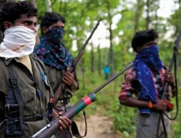 दंतेवाड़ा में 63 माओवादियों ने हिंसा का रास्ता छोड़कर मुख्यधारा से जुड़ने का लिया संकल्प