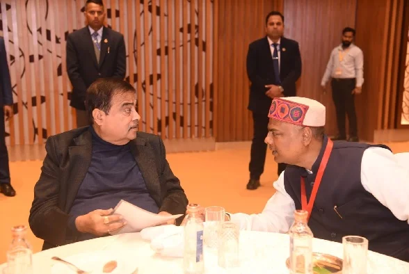 नितिन गडकरी ने ली राज्यों के परिवहन मंत्रियों की मीटिंग, केदार कश्यप भी हुए शामिल