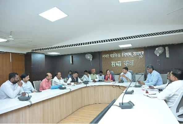 महापौर ने ली निगम के नवगठित जल बोर्ड की बैठक, फील्ड पर उतरकर सर्वे करके पेयजल समस्या समाधान के लिए प्रस्ताव देने निर्देश