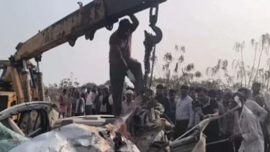 धमतरी में बस-कार की भिड़ंत, CRPF के तीन जवानों समेत 4 की मौत