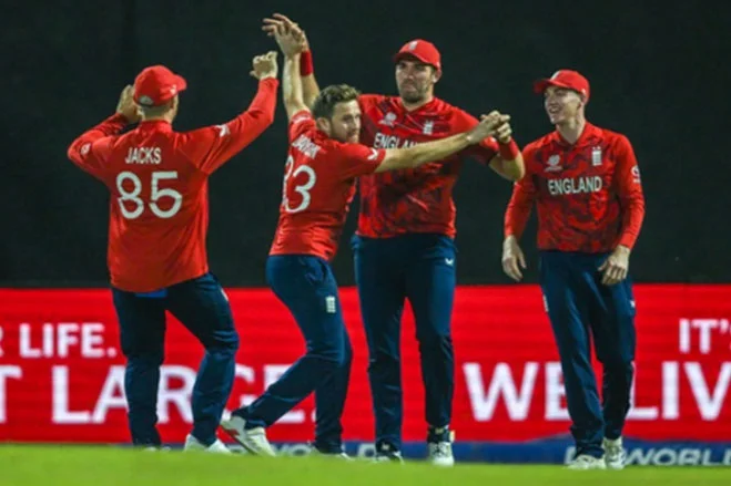 टी20 वर्ल्ड कप : सेमीफाइनल में पहुंचने वाली पहली टीम बनीं इंग्लैंड टी20 वर्ल्ड कप : सेमीफाइनल में पहुंचने वाली पहली टीम बनीं इंग्लैंड