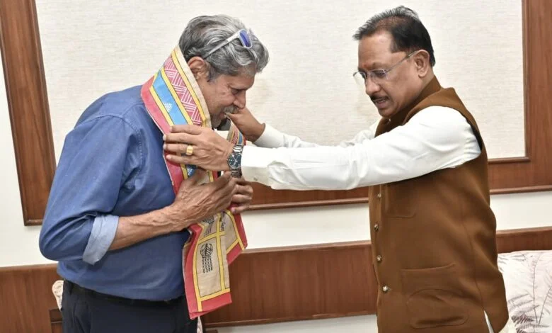 इस बार प्राकृतिक रंगों से रंगीन होगी होली, स्व सहायता समूह की महिलाएं कर रही है प्राकृतिक गुलाल का निर्माण