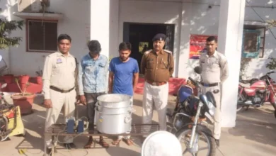 सूने मकान का ताला तोड़कर चोरी करने वाले को पुलिस ने चंद घंटे में किया गिरफ्तार सूने मकान का ताला तोड़कर चोरी करने वाले को पुलिस ने चंद घंटे में किया गिरफ्तार