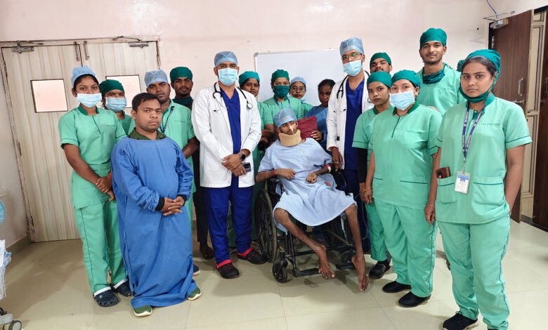 45 दिन तक मौत से जूझता रहा मरीज, ओम हॉस्पिटल साराइपाली की टीम ने लौटाई ज़िंदगी