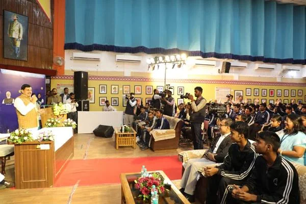 परीक्षा से डरकर नहीं, डटकर आगे बढ़िए, अपने कौशल और प्रदर्शन में सुधार करें, खुद को निखारें