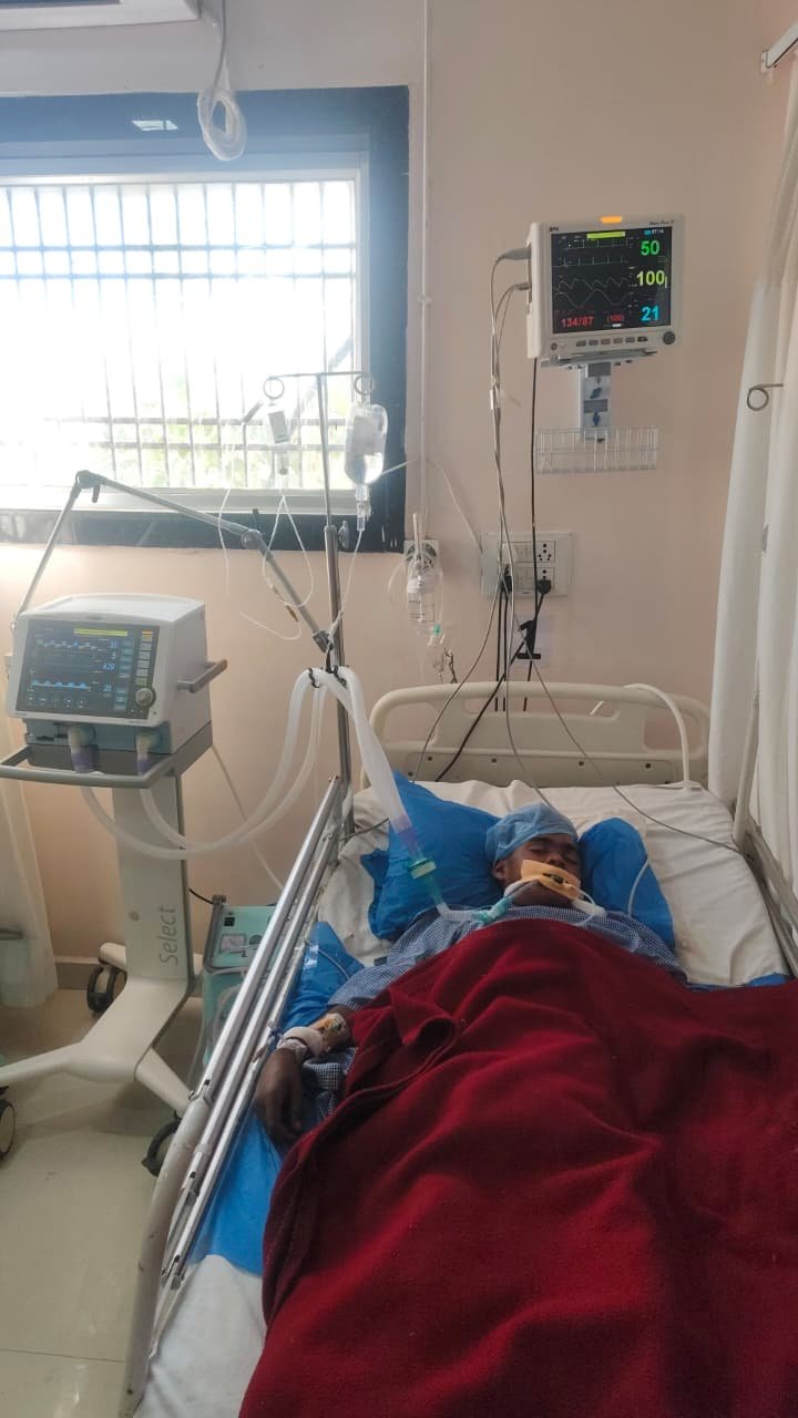 45 दिन तक मौत से जूझता रहा मरीज, ओम हॉस्पिटल साराइपाली की टीम ने लौटाई ज़िंदगी