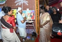 जनजातीय परंपराओं और संस्कृति पर आधारित भव्य प्रदर्शनी का राष्ट्रपति श्रीमती द्रौपदी मुर्मु ने किया अवलोकन
