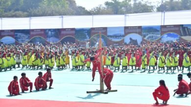 स्कूली बच्चों की प्रस्तुति से प्रभावित हुए केंद्रीय गृह मंत्री श्री शाह , ताली बजाकर बढ़ाया उत्साह