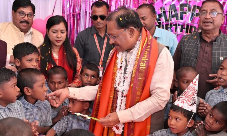 बच्चों के चेहरों की मुस्कान बना मुख्यमंत्री श्री साय के जन्मदिन का सबसे बड़ा उपहार बच्चों के चेहरों की मुस्कान बना मुख्यमंत्री श्री साय के जन्मदिन का सबसे बड़ा उपहार