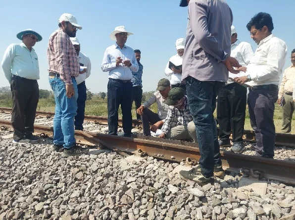 कुरुद से अभनपुर के बीच नई ब्रॉड गेज लाइन का स्पीड ट्रायल कुरुद से अभनपुर के बीच नई ब्रॉड गेज लाइन का स्पीड ट्रायल