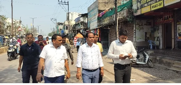 कलेक्टर का मठपुरैना स्वास्थ्य केंद्र में औचक निरीक्षण, दवाओं की उपलब्धता पर सख्त निर्देश