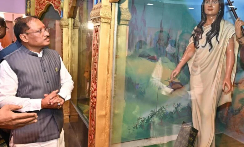 महापुरुषों के जीवन और विचारों से प्रेरणा लेकर आगे बढ़ेगी नई पीढ़ी : CM