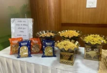 केन्द्रीय जेल रायपुर के बंदियों द्वारा निर्मित नमकीन उत्पादों का विधानसभा सदस्यों ने लिया आनंद