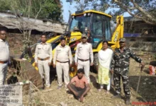 वन भूमि पर अवैध कब्जे के प्रयास पर वन विभाग की त्वरित कार्रवाई, जेसीबी मशीन जब्त