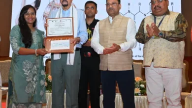 अपनी भावनाओं, दुख और खुशी को व्यक्त करने का सबसे सरल और सशक्त माध्यम हमारी मातृभाषा होती है : डेका