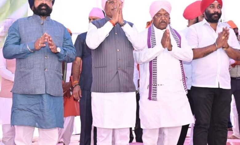 गढ़फुलझर नानकसागर में होला मोहल्ला कार्यक्रम में शामिल हुए मुख्यमंत्री श्री विष्णु देव साय गढ़फुलझर नानकसागर में होला मोहल्ला कार्यक्रम में शामिल हुए मुख्यमंत्री श्री विष्णु देव साय