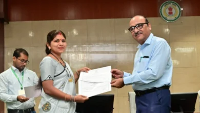 ई-ऑफिस में समयबद्ध कार्य करने और उपस्थिति में श्रेष्ठ प्रदर्शन करने वाले अधिकारी-कर्मचारियों को मुख्य सचिव ने किया सम्मानित