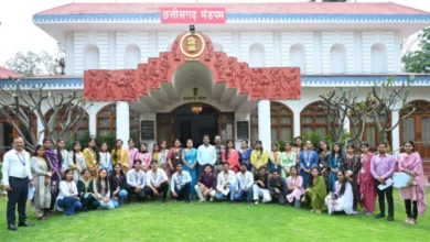 पहली बार महाविद्यालय के विद्यार्थियों ने किया लोकभवन का भ्रमण