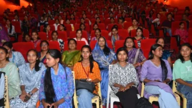 मंत्री लक्ष्मी राजवाड़े ने 600 छात्राओं को दिखाई द केरल स्टोरी 2