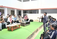 उपमुख्यमंत्री विजय शर्मा ने पुनर्वास केंद्र दंतेवाड़ा में युवाओं से की मुलाकात