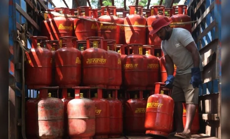 प्रदेश में एलपीजी, पेट्रोल-डीजल का पर्याप्त स्टॉक, जमाखोरी पर तत्काल कार्रवाई के निर्देश, 102 स्थानों से 741 गैस सिलेण्डर जब्त