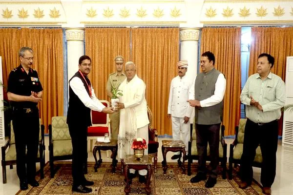 अध्ययन भ्रमण विभिन्न दृष्टिकोणों को समझने, सीखने का सुअवसर : राज्यपाल