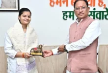 यूपीएससी सिविल सेवा परीक्षा में 35वीं रैंक प्राप्त करने वाली वैभवी अग्रवाल को मुख्यमंत्री ने दी बधाई