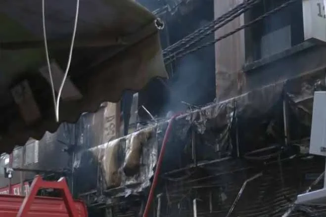 दिल्ली में चार मंजिला इमारत में आग लगने से 6 की मौत