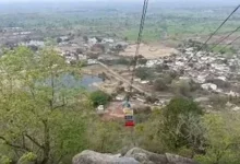 खल्लारी मंदिर में बड़ा हादसा: रोप-वे का केबल टूटा, ट्रॉली गिरने से एक की मौत, कई घायल