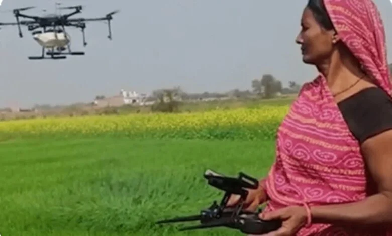नमो ड्रोन दीदी’ योजना से ग्रामीण महिलाओं को मिलेगी नई उड़ान नमो ड्रोन दीदी’ योजना से ग्रामीण महिलाओं को मिलेगी नई उड़ान