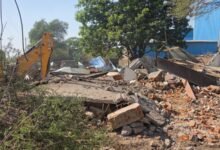 जिला प्रशासन द्वारा अतिक्रमण हटाने की गई कार्रवाई