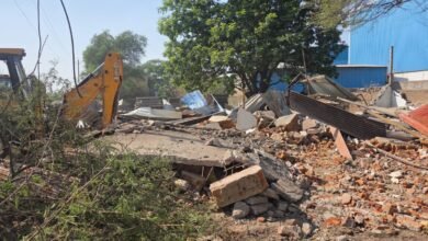 जिला प्रशासन द्वारा अतिक्रमण हटाने की गई कार्रवाई