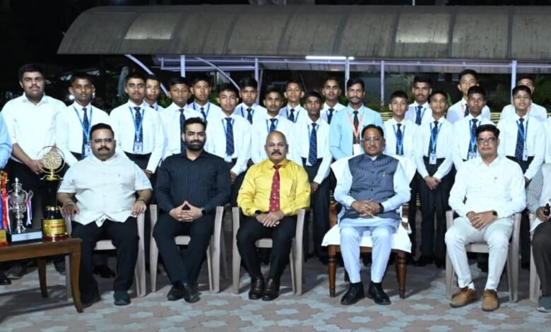 मिलिट्री पाइप बैंड प्रतियोगिता में राष्ट्रीय स्तर पर तृतीय स्थान: मुख्यमंत्री श्री साय ने द ग्रेट इंडिया सैनिक स्कूल के छात्रों को दी बधाई और शुभकामनाएं मिलिट्री पाइप बैंड प्रतियोगिता में राष्ट्रीय स्तर पर तृतीय स्थान: मुख्यमंत्री श्री साय ने द ग्रेट इंडिया सैनिक स्कूल के छात्रों को दी बधाई और शुभकामनाएं