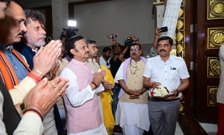 रींवा-रायपुर हवाई सेवा से बढ़ेगी विकास की रफ्तार: उपमुख्यमंत्री श्री राजेन्द्र शुक्ल रींवा-रायपुर हवाई सेवा से बढ़ेगी विकास की रफ्तार: उपमुख्यमंत्री श्री राजेन्द्र शुक्ल