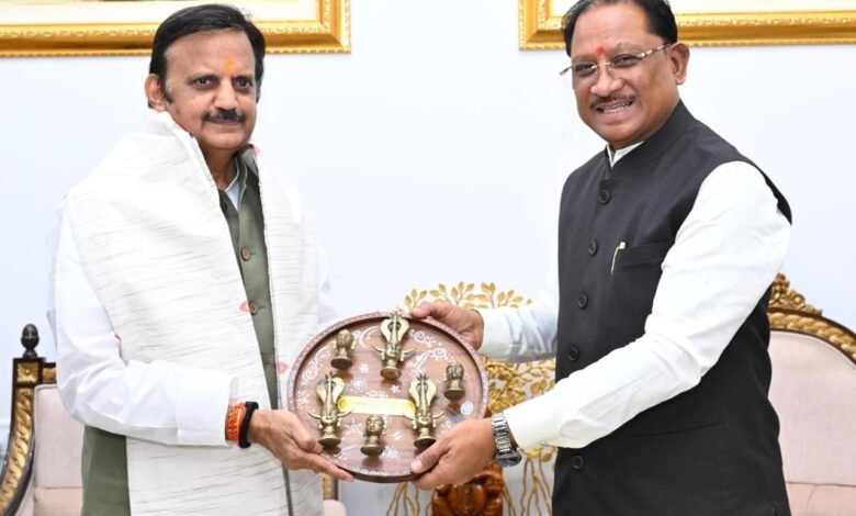 मुख्यमंत्री से मध्यप्रदेश के उपमुख्यमंत्री श्री राजेंद्र शुक्ल ने की सौजन्य मुलाकात मुख्यमंत्री से मध्यप्रदेश के उपमुख्यमंत्री श्री राजेंद्र शुक्ल ने की सौजन्य मुलाकात