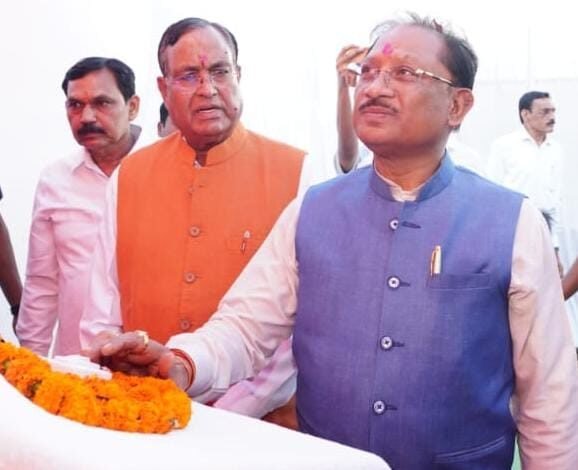 मुख्यमंत्री श्री विष्णुदेव साय ने बड़ादेव की पूजा कर प्रदेशवासियों की सुख-समृद्धि की कामना की