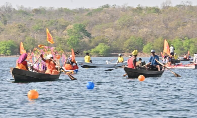 गंगरेल नौकायान उत्सव: महानदी रिवर बोट चैंपियनशिप का भव्य आयोजन, धमतरी में रचा गया इतिहास गंगरेल नौकायान उत्सव: महानदी रिवर बोट चैंपियनशिप का भव्य आयोजन, धमतरी में रचा गया इतिहास