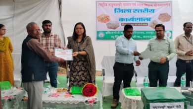 मधुमक्खी पालन से किसानों की आय में 20 से 25 प्रतिशत तक वृद्धि संभव