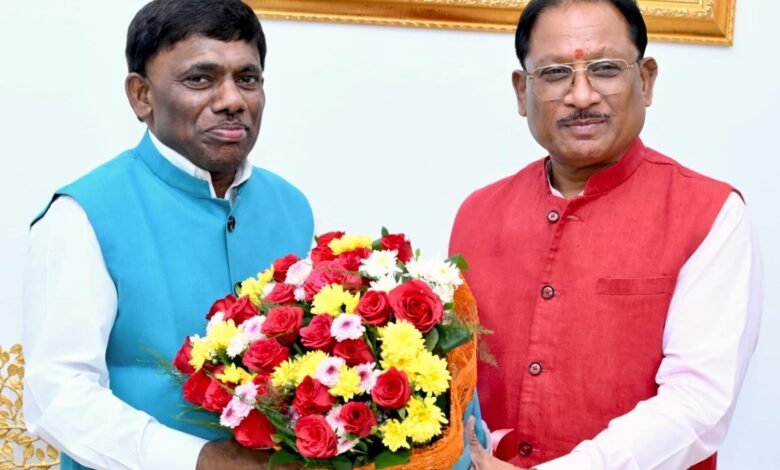 मुख्यमंत्री श्री विष्णु देव साय से गोवा के खेल एवं जनजातीय कल्याण मंत्री श्री रमेश तावड़कर की सौजन्य भेंट: जनजातीय कल्याण और खेल विकास को लेकर हुई सार्थक चर्चा मुख्यमंत्री श्री विष्णु देव साय से गोवा के खेल एवं जनजातीय कल्याण मंत्री श्री रमेश तावड़कर की सौजन्य भेंट: जनजातीय कल्याण और खेल विकास को लेकर हुई सार्थक चर्चा