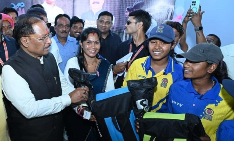 इचकेला की बेटियों ने क्रिकेट में रचा इतिहास इचकेला की बेटियों ने क्रिकेट में रचा इतिहास