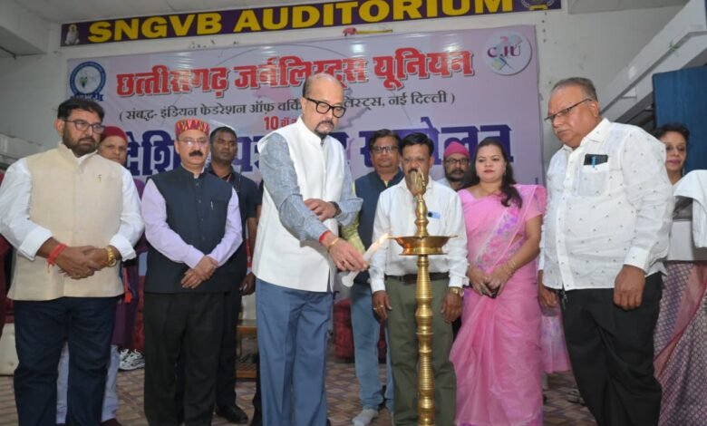 लोकतंत्र के चौथे स्तम्भ को और अधिक सुदृढ़, विश्वसनीय और जनोन्मुखी बनाएं- राज्यपाल श्री डेका