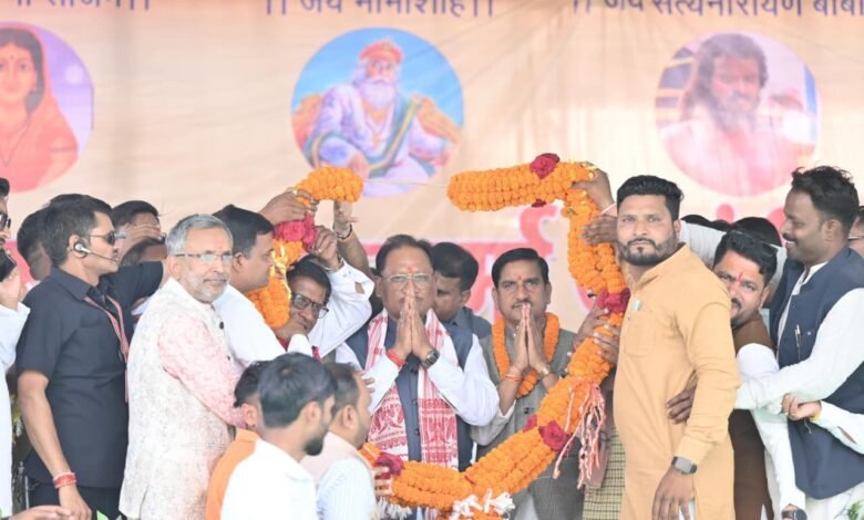 माँ कर्मा के आदर्श हमें एकजुट, संगठित और सशक्त बनने की प्रेरणा माँ कर्मा के आदर्श हमें एकजुट, संगठित और सशक्त बनने की प्रेरणा