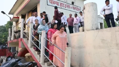महापौर चौबे ने पार्षदो सहित जोन 4 कार्यालय के पंप हाउस में नया पंप हाउस शीघ्र तैयार करने दिए निर्देश