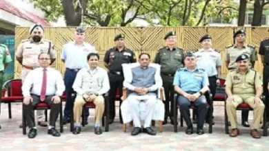 नेशनल डिफेंस कॉलेज के प्रशिक्षु सैन्य और गैर सैन्य अधिकारियों ने की मुख्यमंत्री से मुलाकात