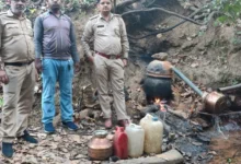 305 लीटर महुआ शराब और 1050 किलो लाहन जब्त, 5 आरोपी जेल भेजे गए