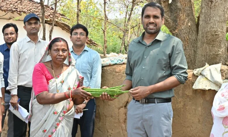 लघु धान्य रागी से समृद्धि की ओर बढ़ती शकुन बाई कुजांम लघु धान्य रागी से समृद्धि की ओर बढ़ती शकुन बाई कुजांम