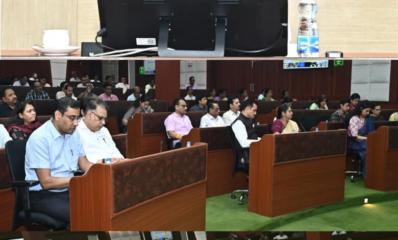 सभी अधिकारी कर्मचारी अपने मोबाईल से ऑन-बोर्ड होंगे सभी अधिकारी कर्मचारी अपने मोबाईल से ऑन-बोर्ड होंगे