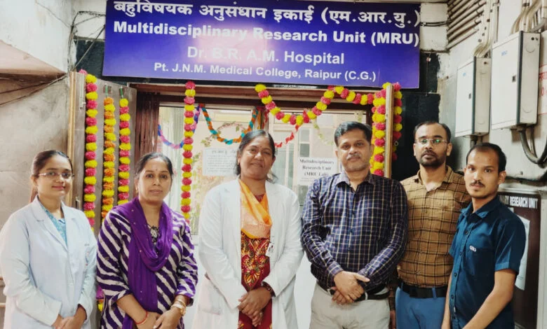 चिकित्सा महाविद्यालय एवं अम्बेडकर अस्पताल रायपुर की बड़ी उपलब्धि: सिकल सेल डायग्नोस्टिक किट राष्ट्रीय मंच पर प्रदर्शित होगी