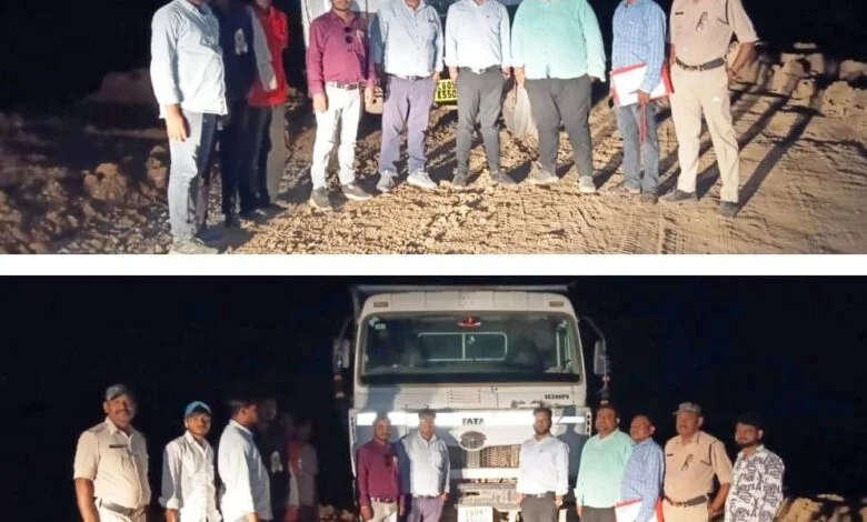 शासकीय भूमि से हो रहा था अवैध खनन, एक पोकलेन और 3 हाइवा जब्त