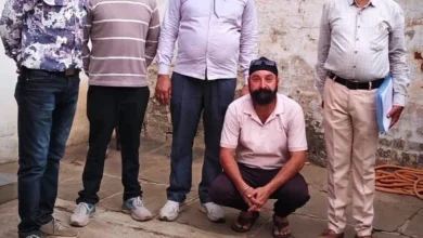 रिहायशी मकान से महाराष्ट्र निर्मित ‘संत्री’ शराब बरामद